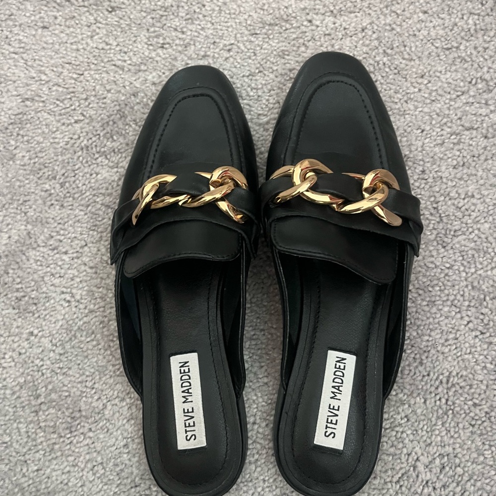 Steve Madden Black Slip-On Mules with Gold Chain Accent 8M